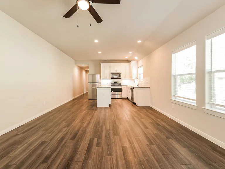 916 N Throckmorton St — Photo 5