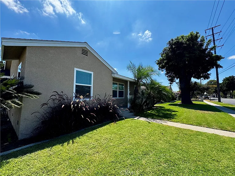 14414 Studebaker Rd — Photo 32
