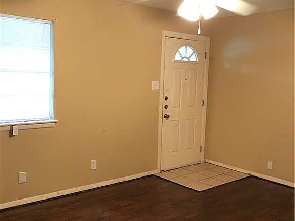 3rd image of 522 E Daugherty Dr