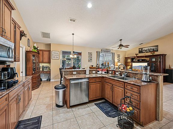 5th image of 3044 SW Savona Boulevard