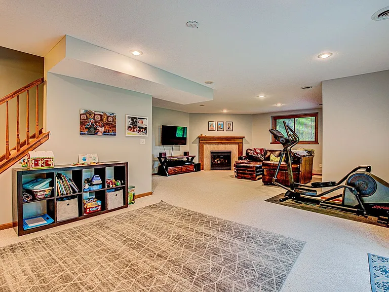 2456 Hunter Dr — Photo 13