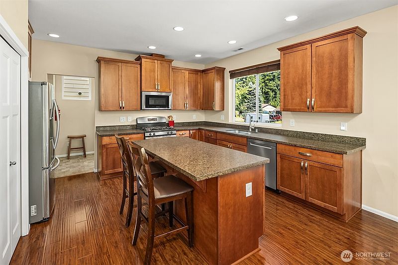 2nd image of 26 Meadow Place SE