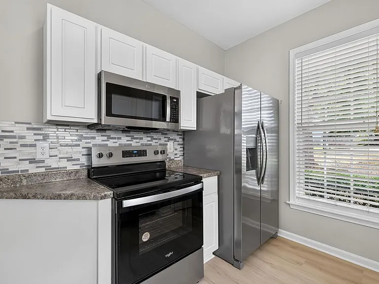 160 Hutson Ln — Photo 12