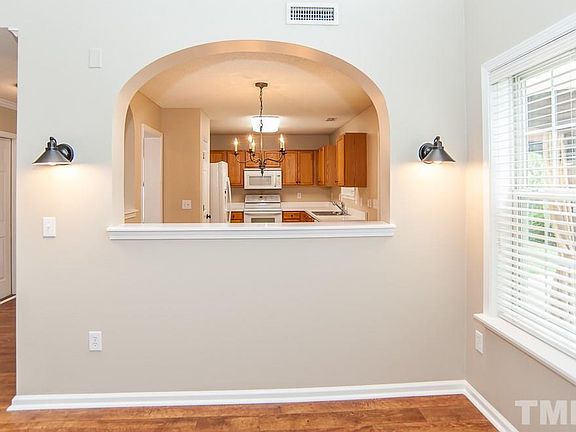 5th image of 805 Brickstone Dr