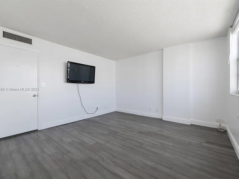 3161 S Ocean Dr — Photo 13