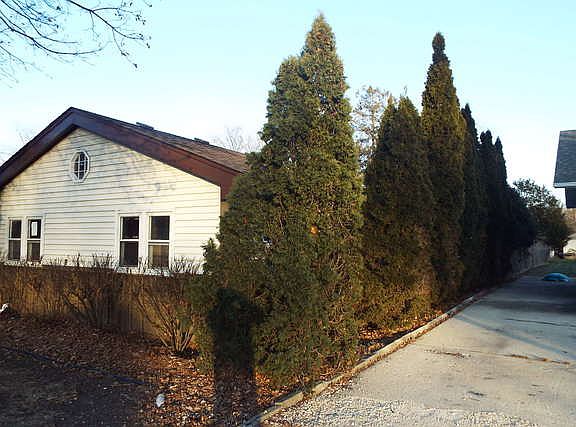 4th image of 107 N Wisconsin Ave