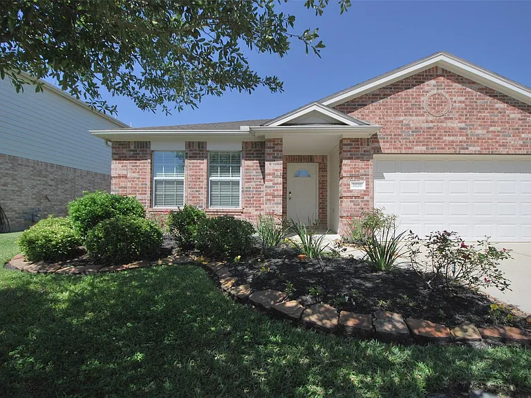 2826 Foster Hill Dr — Photo 2
