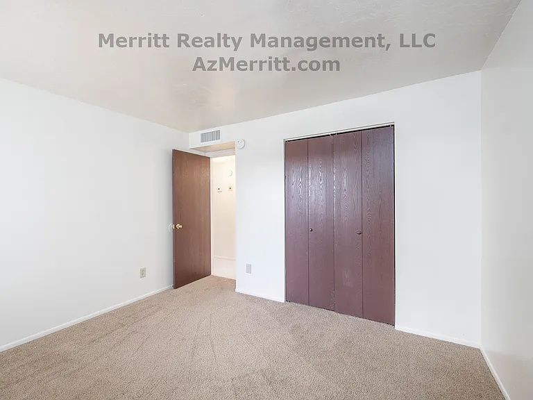 4407 E Edison St — Photo 4