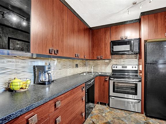 4th image of 1000 NE 12th Ave APT 505