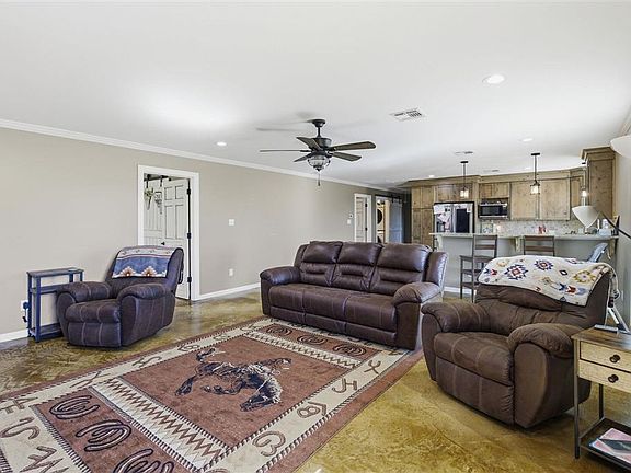 5th image of 143 Pierce Ln