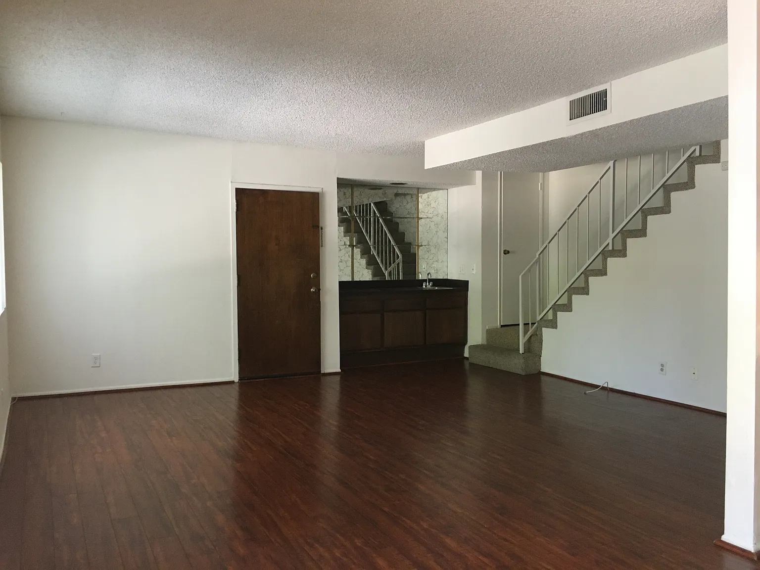 2 bed, 2.5 bath, 1100 sqft, $2,395 — Photo 1