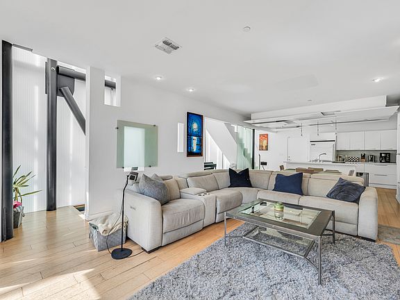 3rd image of 2208 Dell Ave