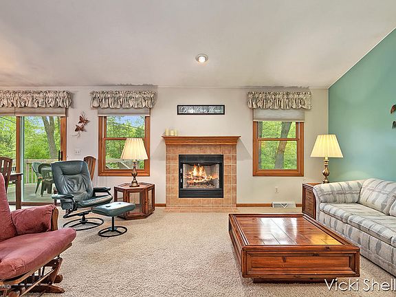 5th image of 8590 Meadow Rock Ct NE