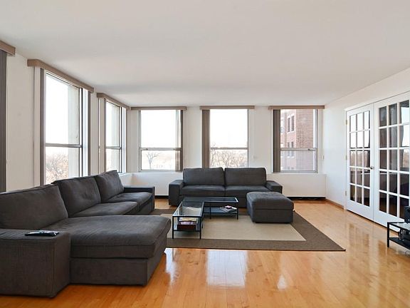4th image of 2636 N Lakeview Ave #3BR