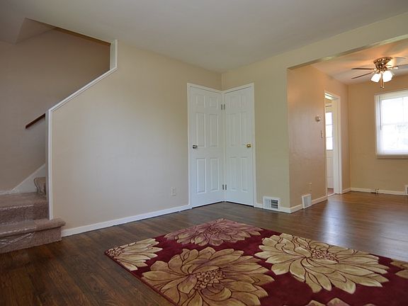 5th image of 22650 Fox Ave APT I