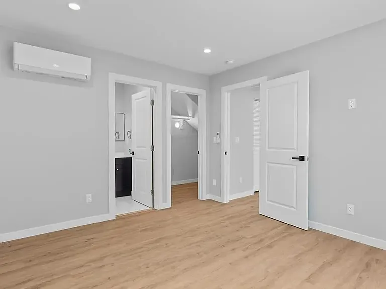 1138 Atwater St — Photo 9