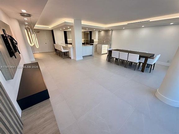 4th image of 900 Bay Dr APT 524