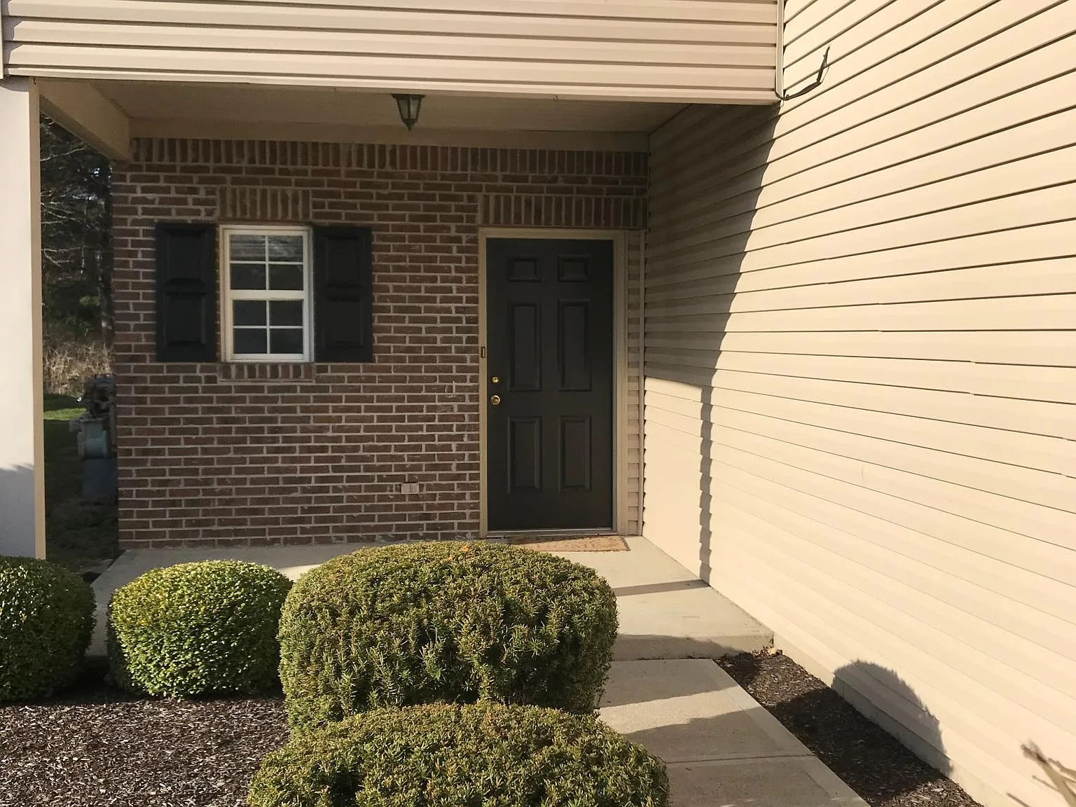 3 bed, 2.5 bath, 1645 sqft, $1,790 — Photo 1