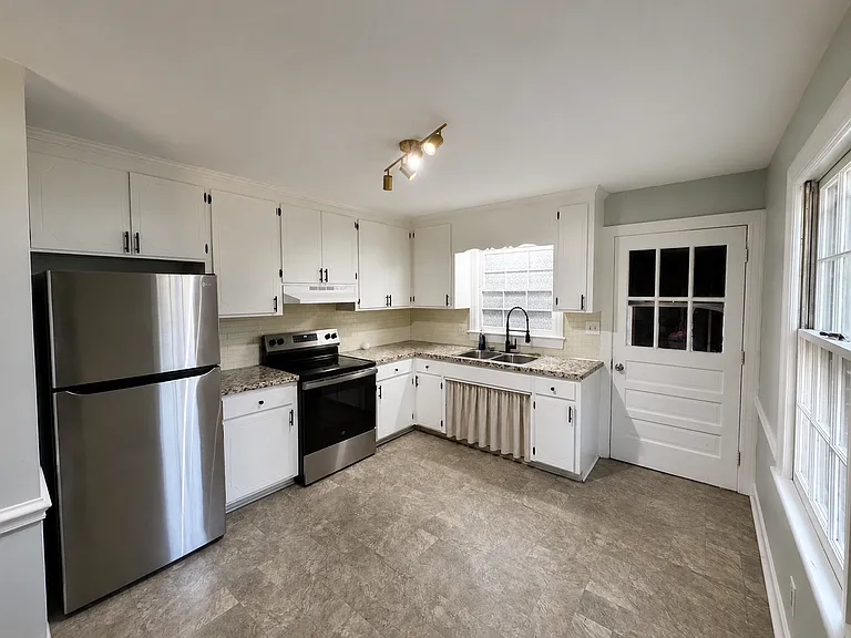3020 Berkley Dr — Photo 6