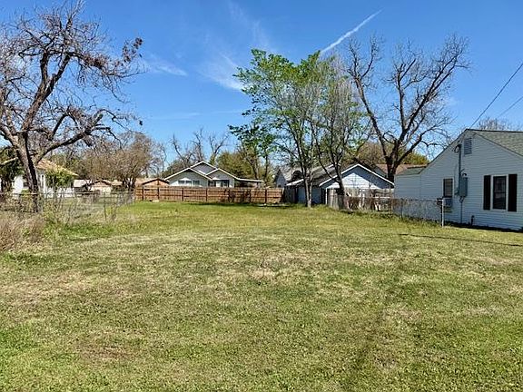 4th image of E 9th St