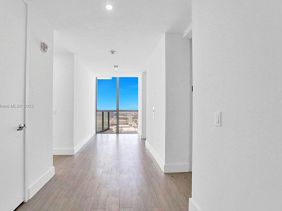 3rd image of 1100 Biscayne Blvd Unit 5307