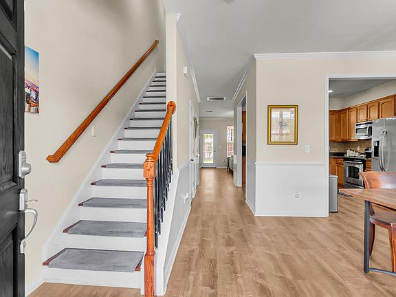 3rd image of 213 Hemingway Cir