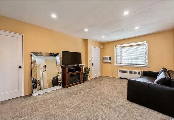 4th image of 57-53 Marathon Pkwy Unit 1