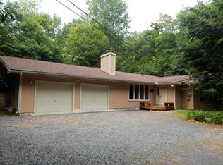227 Kit Carson Cir, Pocono Pines, PA 18350