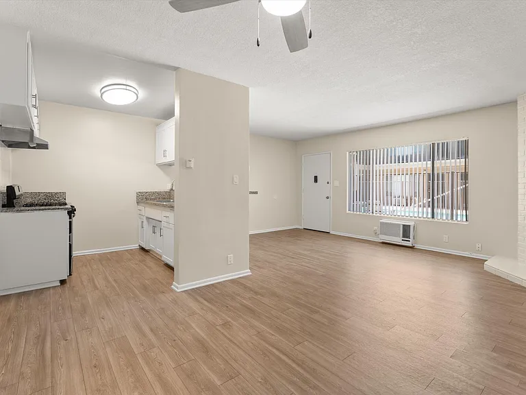 School Circle Apartments - Riverside, CA — Photo 10