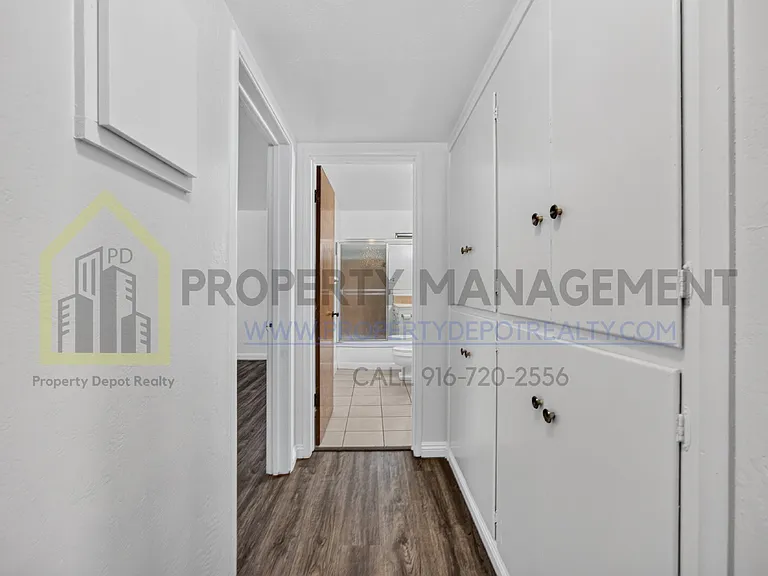 4411 Del Rio Rd #4 — Photo 17
