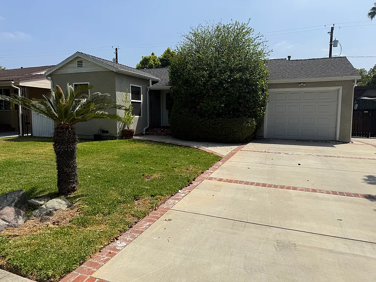 748 N Doan Dr — Photo 36