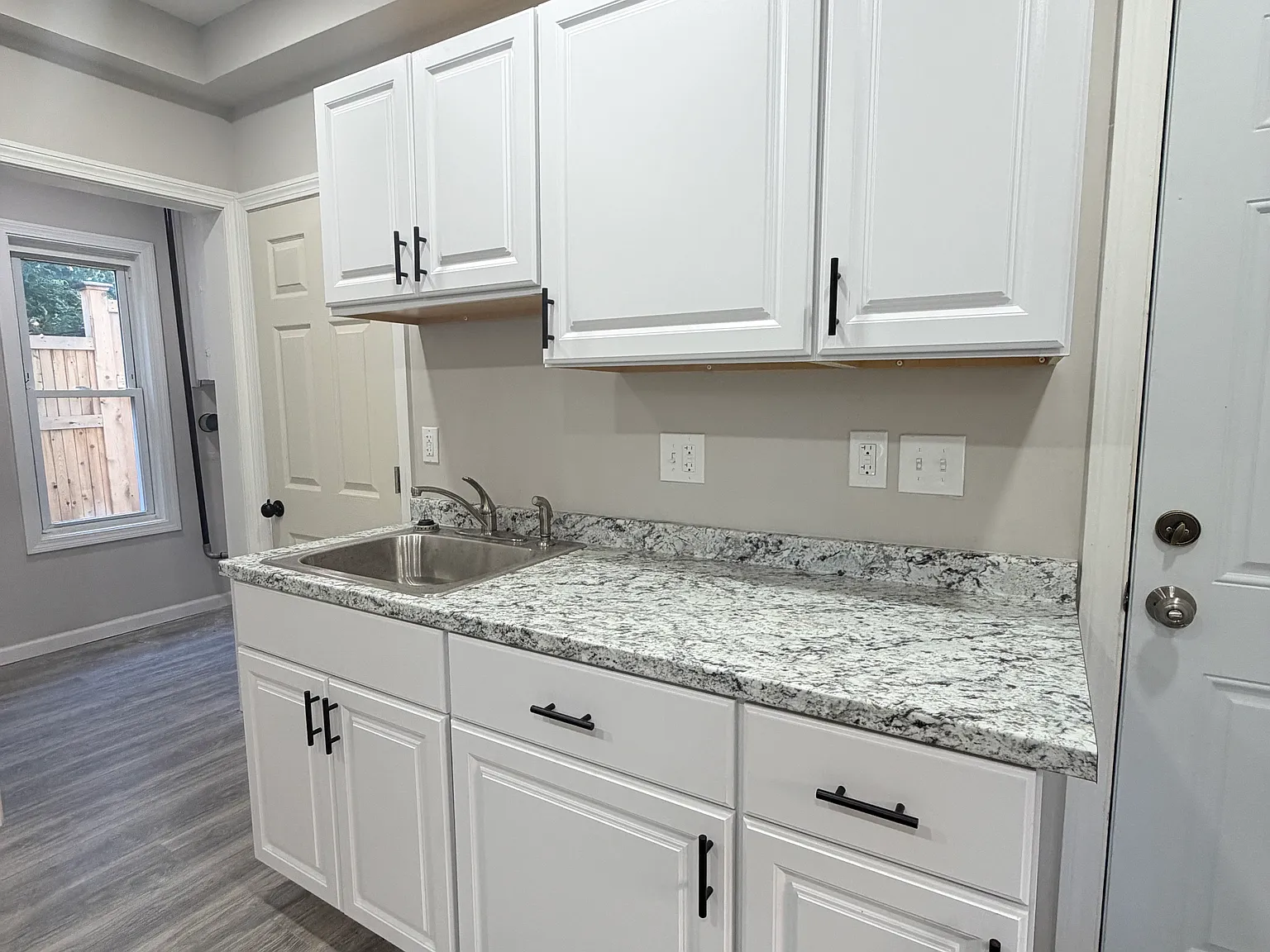 2 bed, 900 sqft, $1,600 — Photo 2