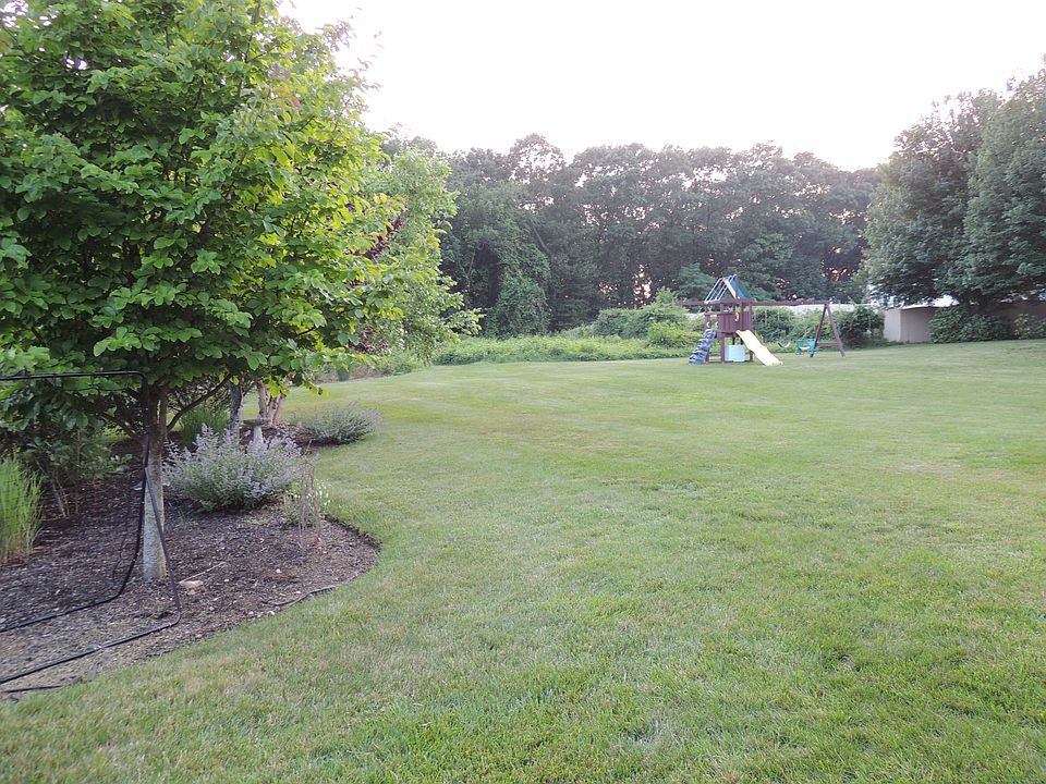2nd image of 275 Larchwood Dr