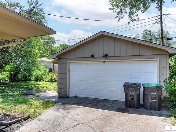 3rd image of 4483 Ellison Ave