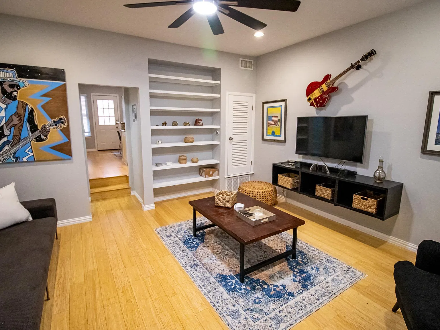 2 bed, 1.5 bath, 1101 sqft, $2,000 — Photo 2