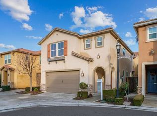 1575 N Piccadilly Ln, Clovis, CA
