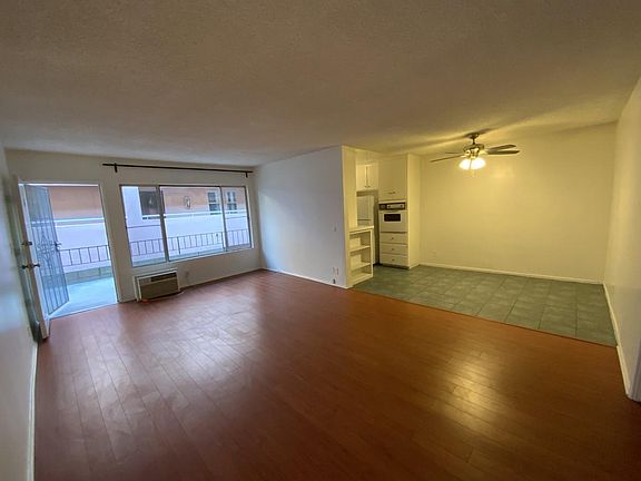 5th image of 1933 Tamarind Ave APT 4
