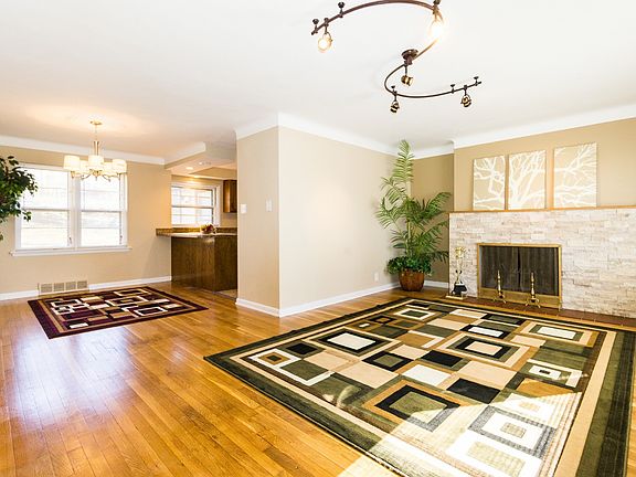 4th image of 24 Colchester Dr