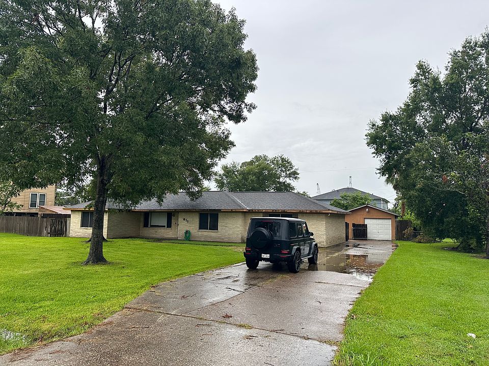 1st image of 611 N Shady Ln