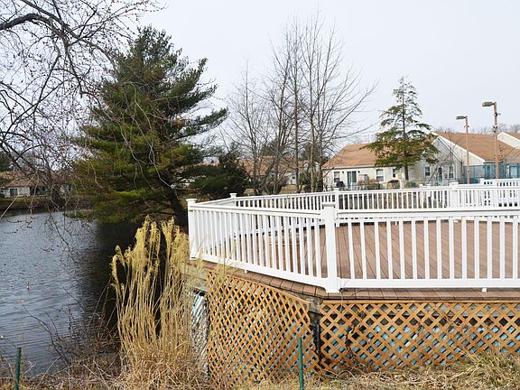 5th image of 77 Parkway Dr Unit F
