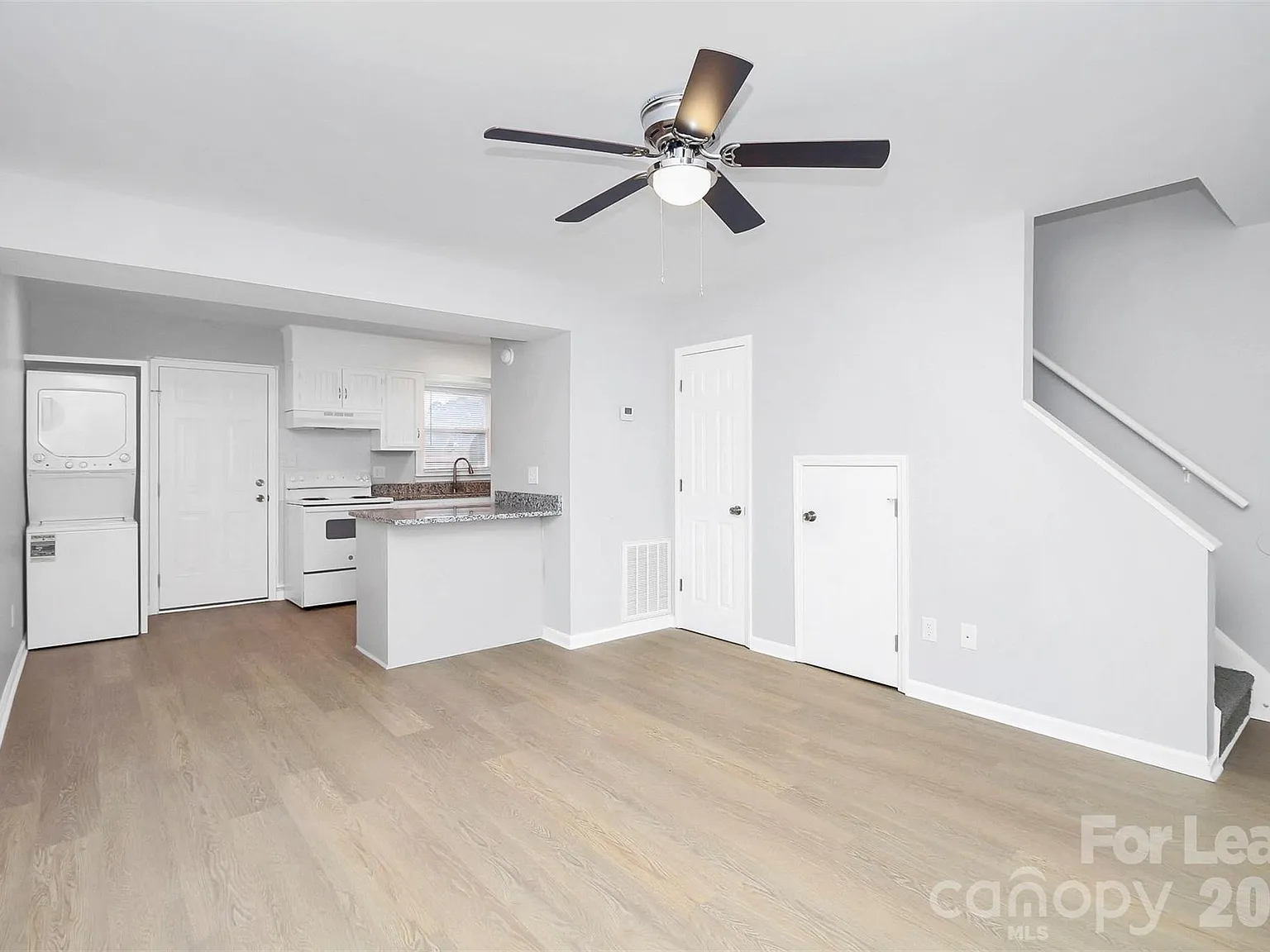 2 bed, 1.5 bath, 805 sqft, $1,150 — Photo 3