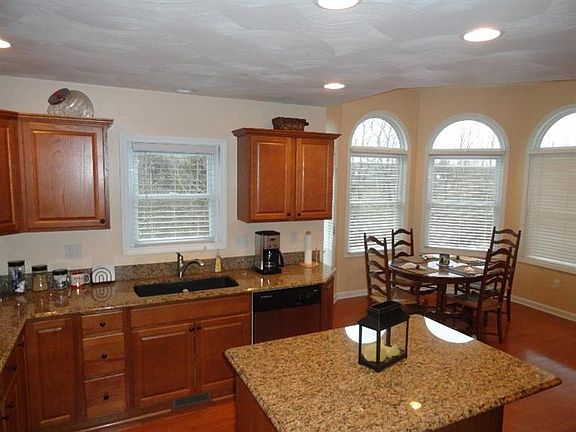 5th image of 590 Honor Ln