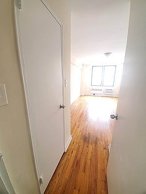 4th image of 315 Ocean Pkwy #33