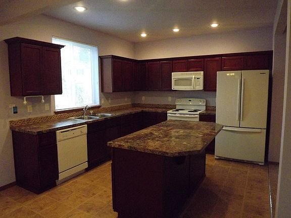 3rd image of 16133 77th Ave E