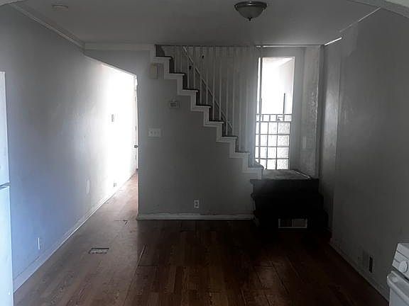 3rd image of 511 N Port St