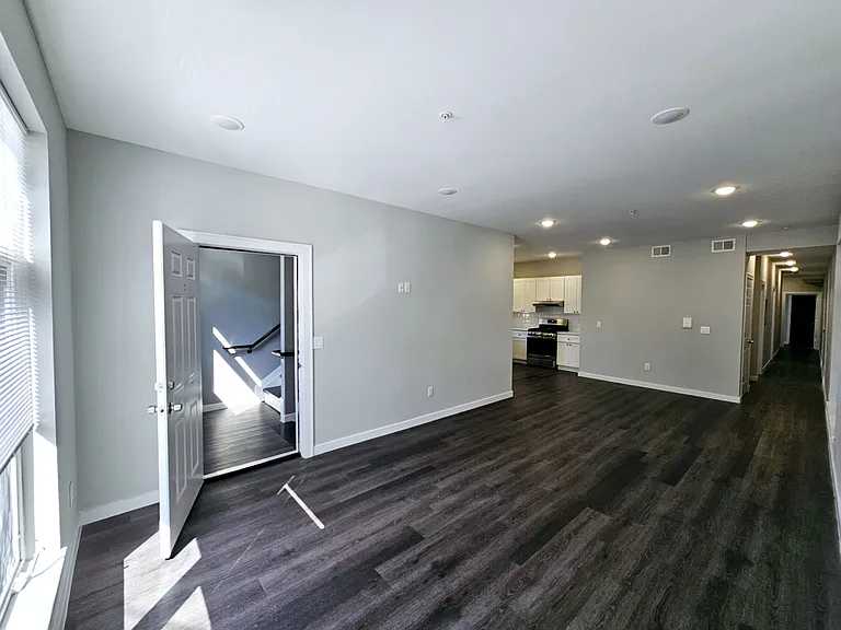 31 12th Ave #1 — Photo 3