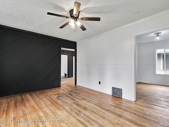 4th image of 2216 Sunnyside Ave