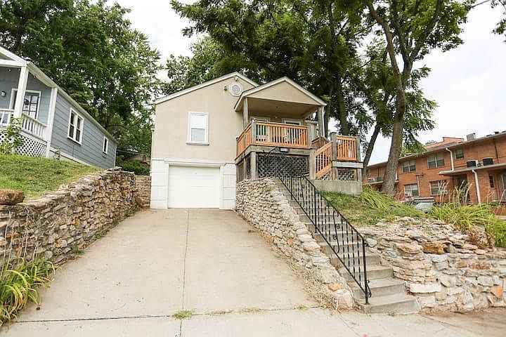 1st image of 4512 Mercier St