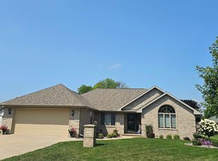 N3939 Shamrock Cir, Freedom, WI 54913