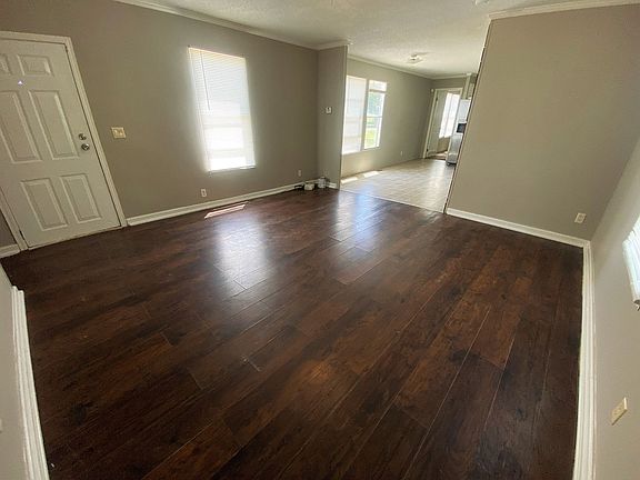 4th image of 102 Dennis Ln